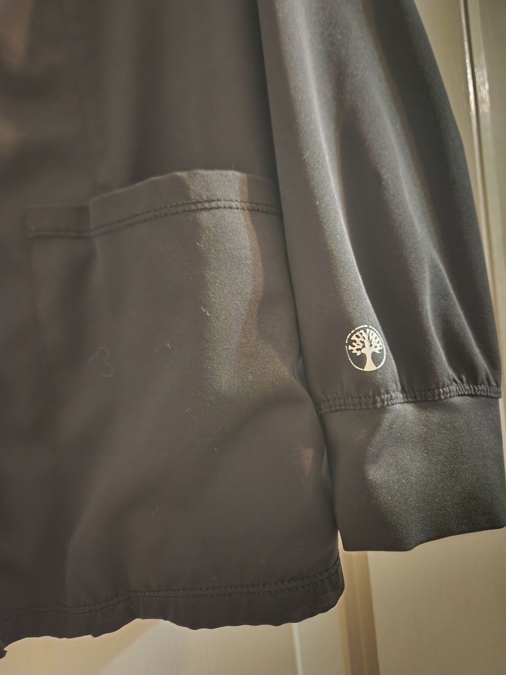 Healing Hands Works- Scrub Jacket w/ Button Snaps. Black Medium - Picture 4 of 9
